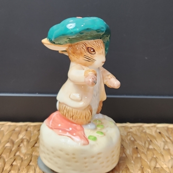 VINTAGE 1988 Schmid Old Benjamin Bunny Music Box Ceramic Figurine Beatrix Potter - Picture 5 of 12